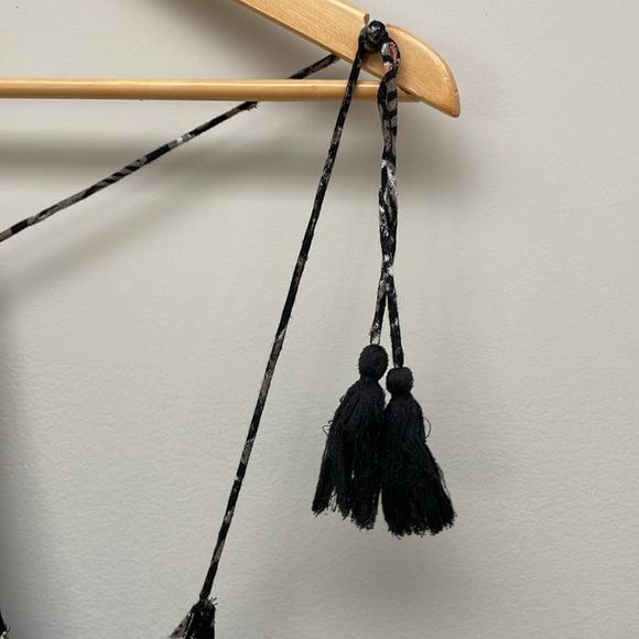 🌷5/$20🌷 Volcom Beach Cover-up - Picture 4 of 9